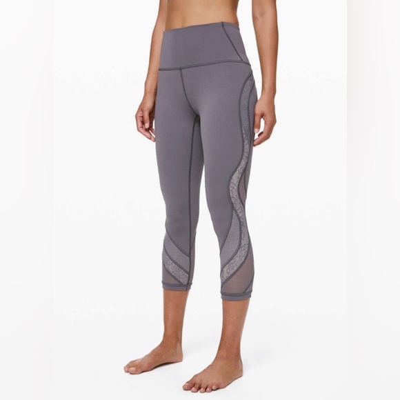 lululemon athletica Pants - Lululemon Wunder Under Crop 21” *Lace- Size 8